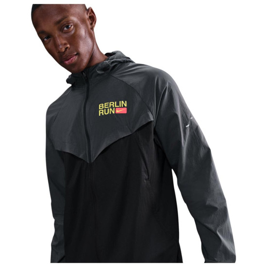 Nike Ανδρικό μπουφάν City Berlin Marathon Stride Jacket Nike Ανδρικό μπουφάν City Berlin Marathon Stride Jacket